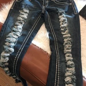 Distressed skinny jeans